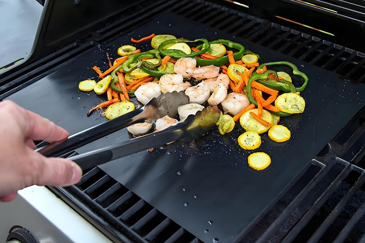 PTFE BBQ Grill Mat in Use